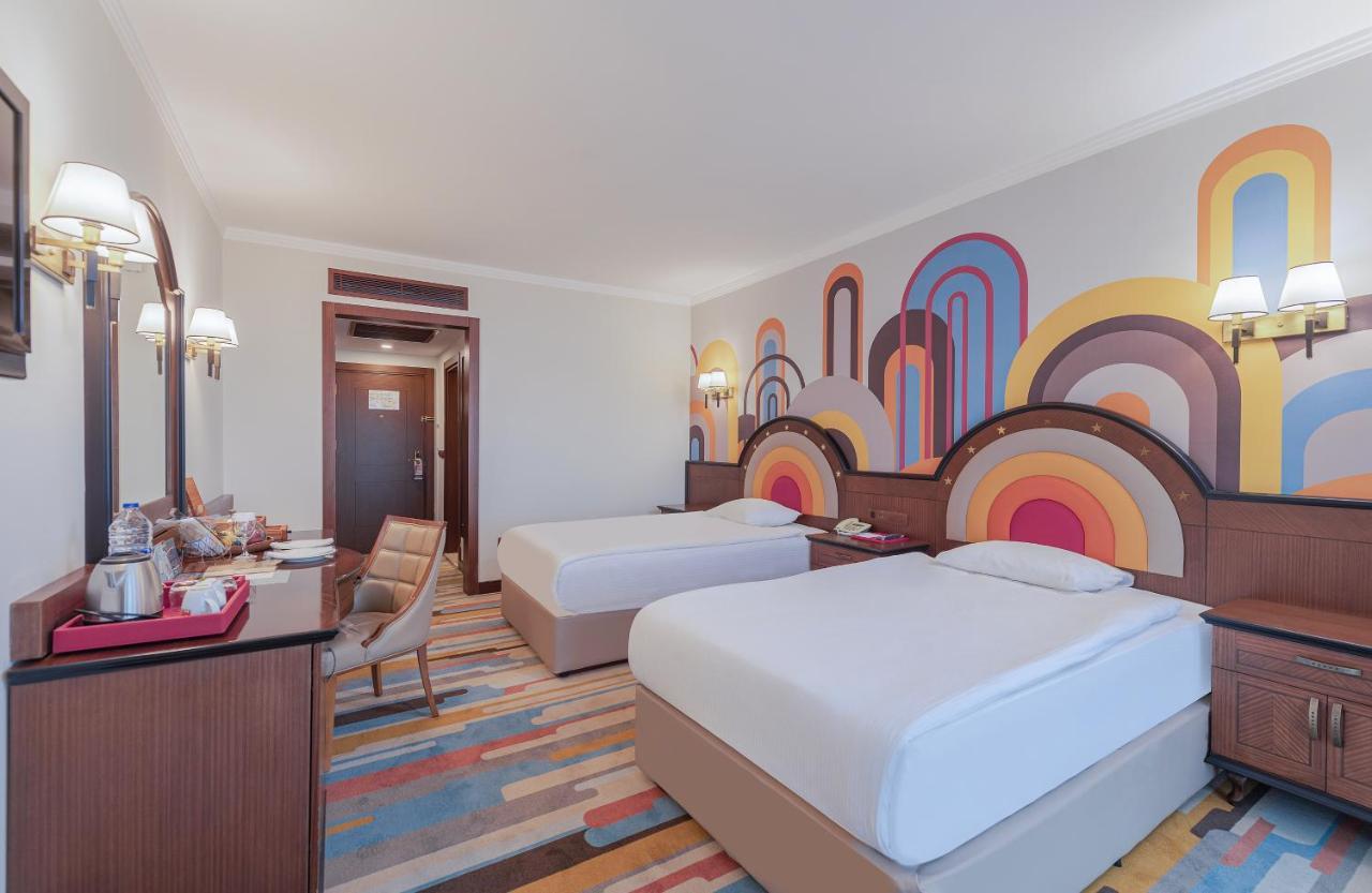 Megasaray Westbeach Antalya Exterior foto A room at the hotel