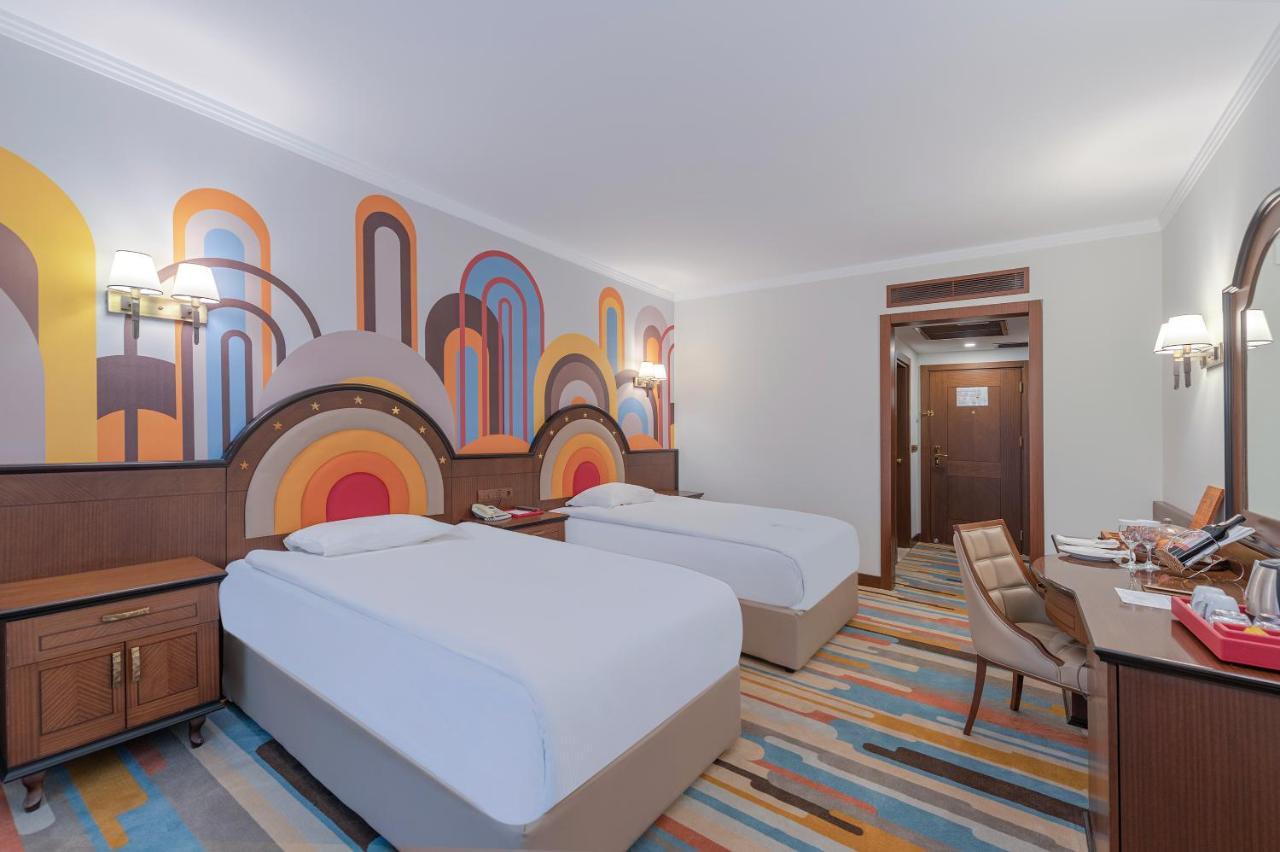 Megasaray Westbeach Antalya Exterior foto A room at the hotel