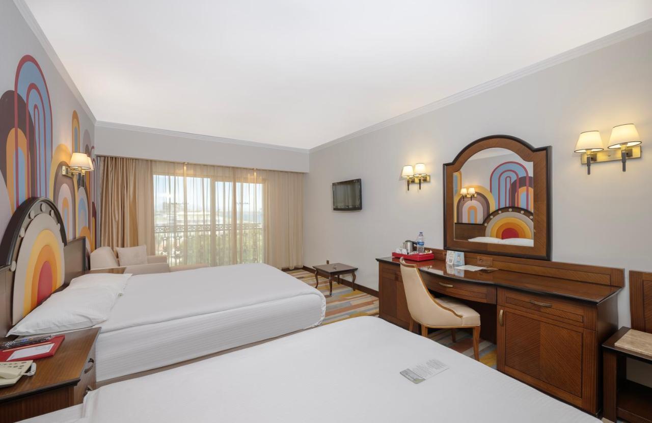 Megasaray Westbeach Antalya Exterior foto A room at the hotel