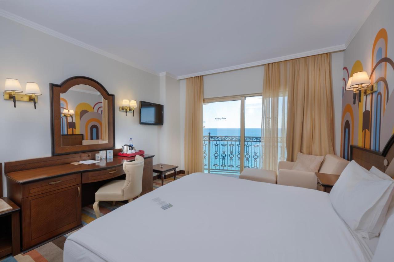 Megasaray Westbeach Antalya Exterior foto A room at the hotel