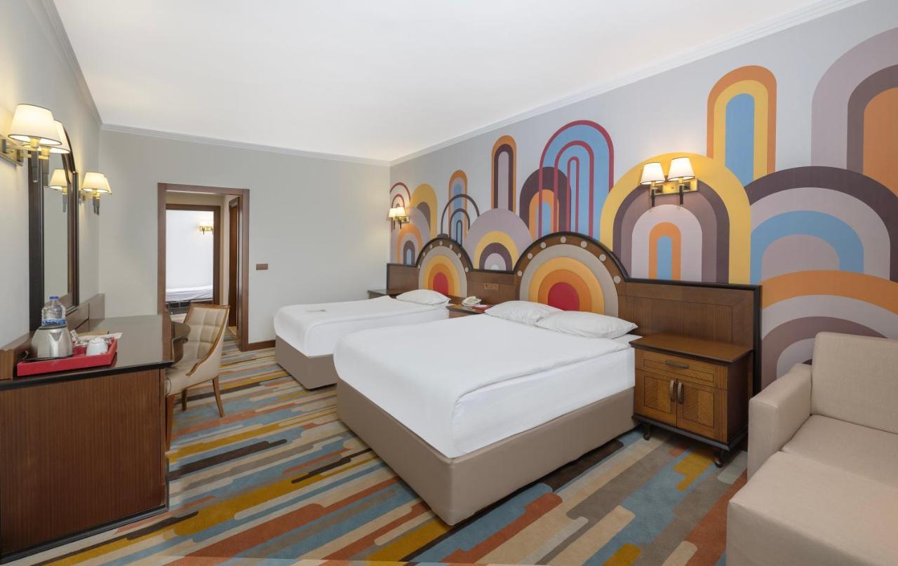 Megasaray Westbeach Antalya Exterior foto A room at the hotel