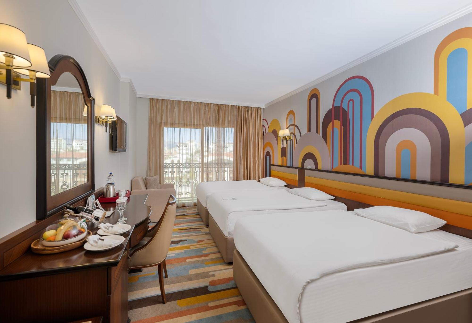 Megasaray Westbeach Antalya Exterior foto A room at the hotel