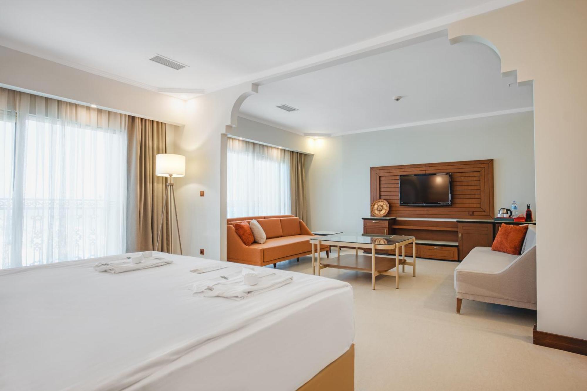 Megasaray Westbeach Antalya Exterior foto Suite